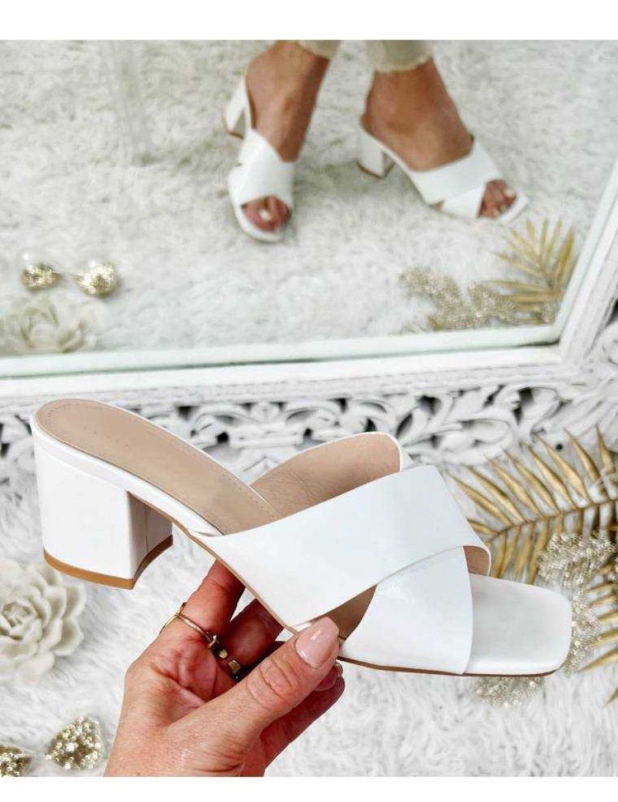 Chaussures My Look Féminin | Mes Petites Sandales Blanches Style Cuir Croisees